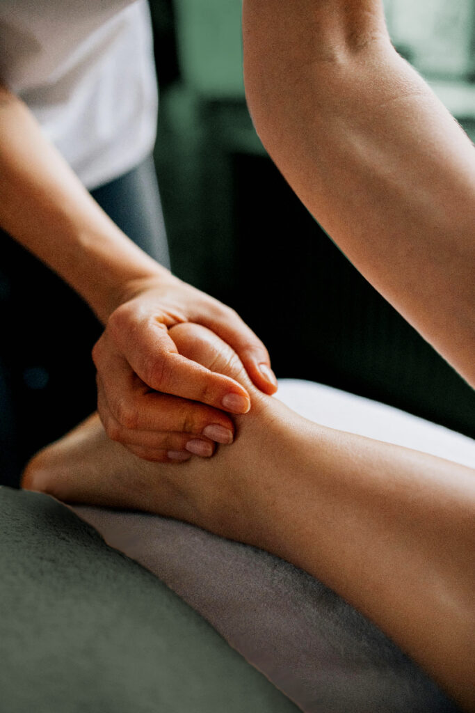 Massage pied à Ikigaïa, l'espace bien-être à Larressingle, Gers