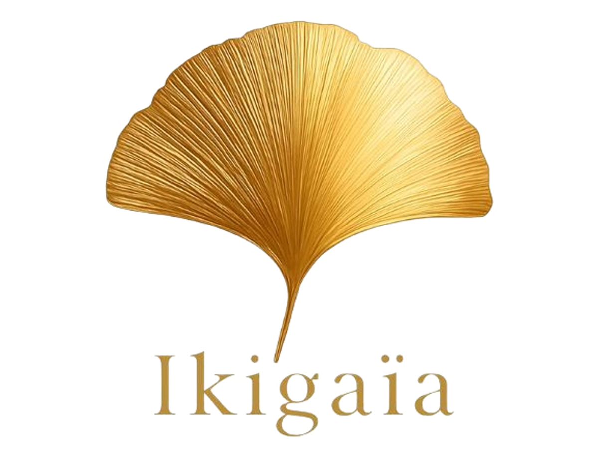 Ikigaïa - logo feuille d'or - evasion sensorielle à Larressingle près de Condom